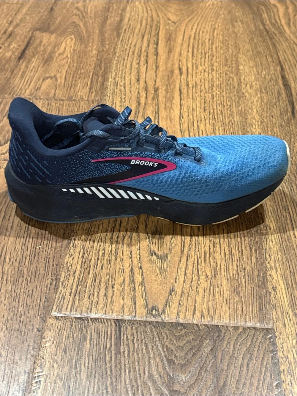 Brooks Women's Blue and Pink Athletic Running Shoes